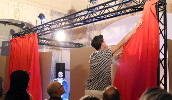 Dismantling the stage curtain
