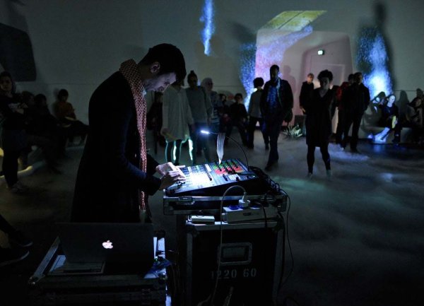 Woody mixing during Stedelijk performance